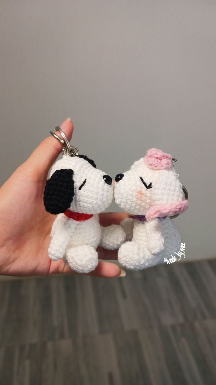 Perrito blanco y rosado