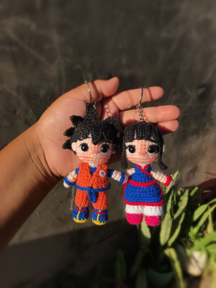 Pareja de personajes tejidos