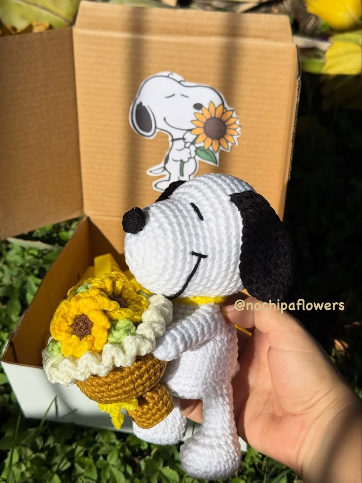 Box de perrito con flores amarillas