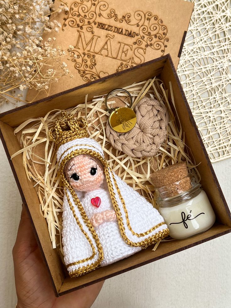 Box de muñequita y detalles florales