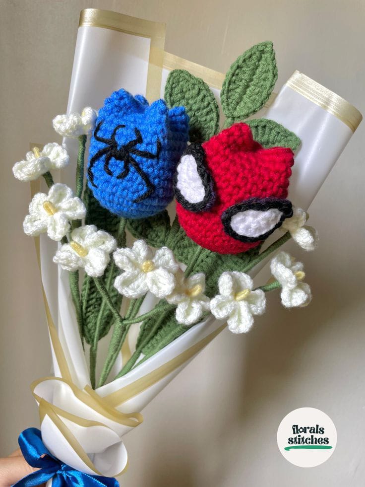 Ramo de flores azules con margaritas