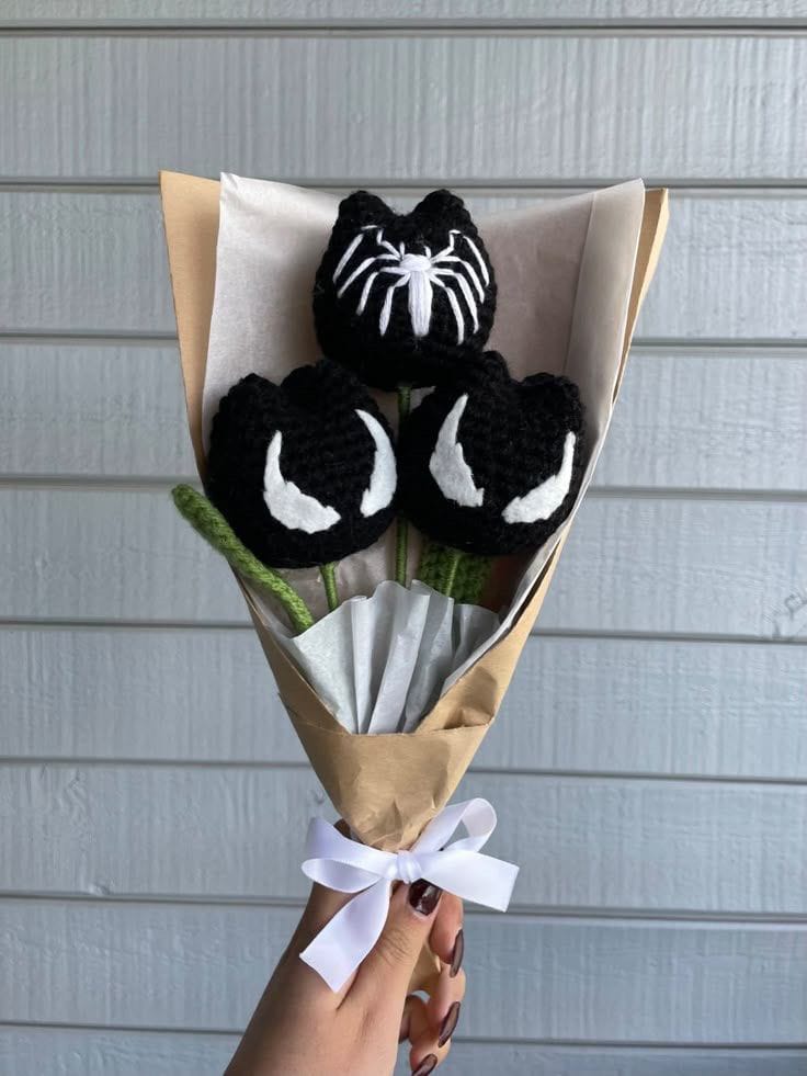 Ramo de flores oscuras estilo gótico