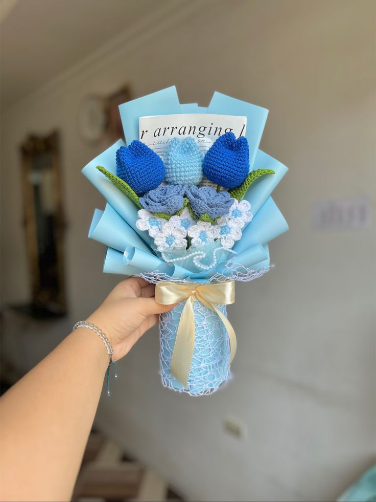 Ramo de tulipanes azules pastel