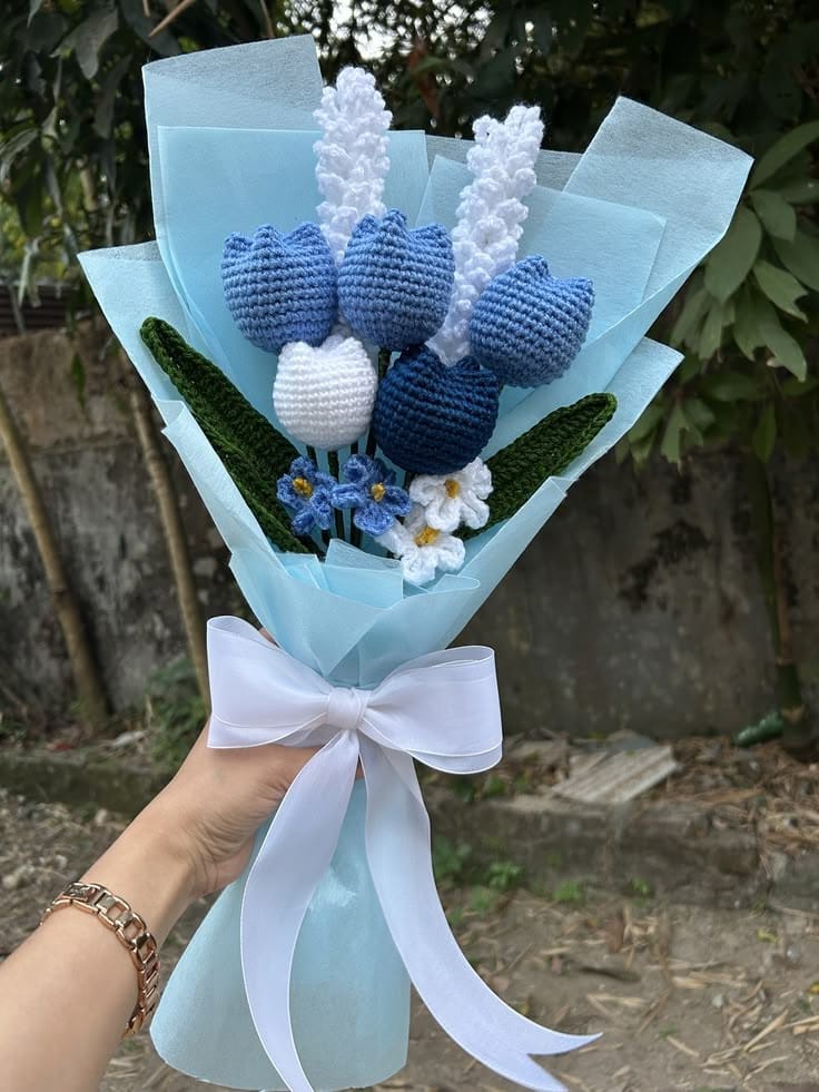 Ramo de tulipanes azul cielo