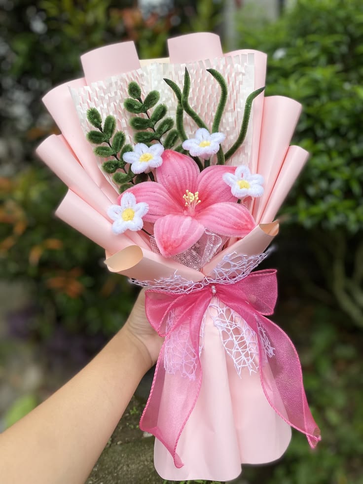Ramo rosado con tulipanes y lazo